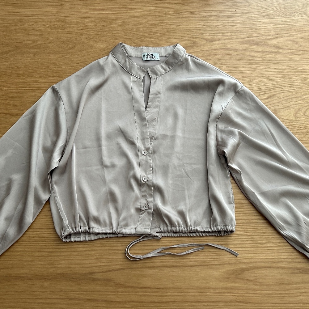 Contemporary top